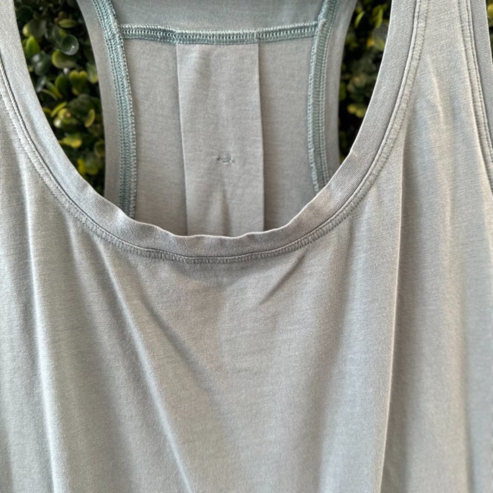 (P242) 🍋 LULULEMON TANK Sz 12/14*** - Picture 2 of 6